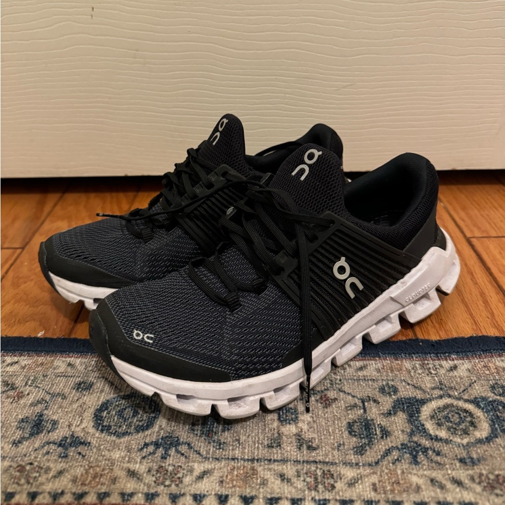 On Cloud Women’s sneaker size 6.5